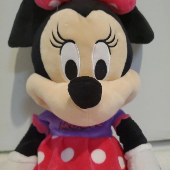 Minnie Mouse - Picture 3 of 5